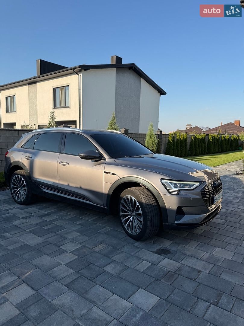 Audi e-tron 2019 VIN WAUZZZGE2KB017664 фото оголошення 11 з 31