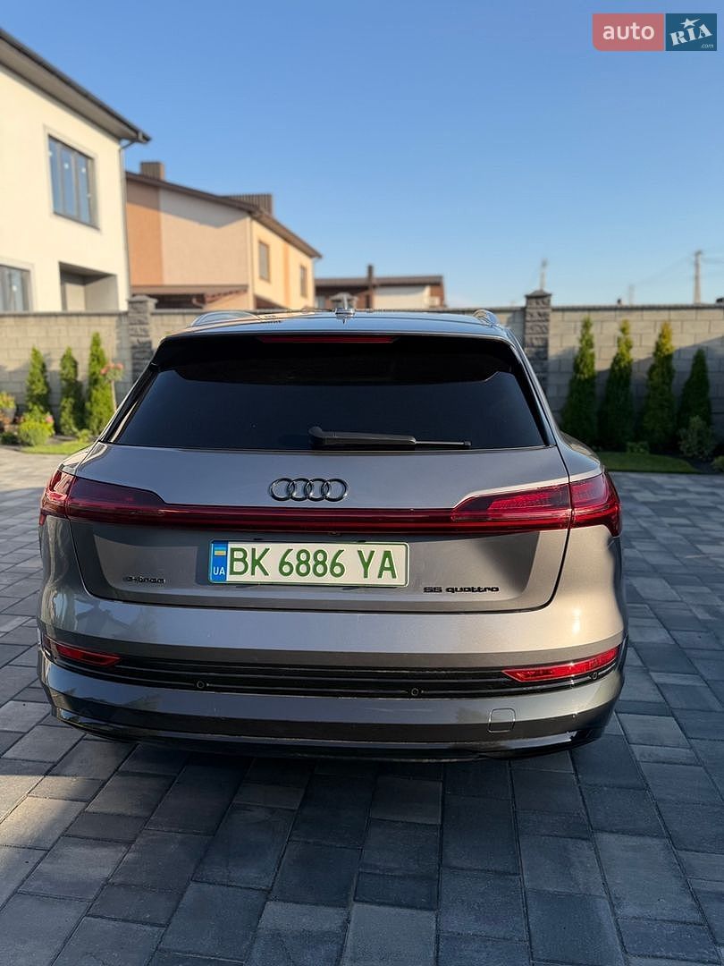 Audi e-tron 2019 VIN WAUZZZGE2KB017664 фото оголошення 14 з 31