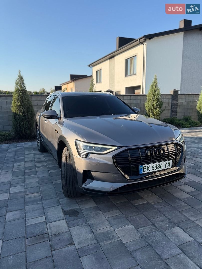 Audi e-tron 2019 VIN WAUZZZGE2KB017664 фото оголошення 7 з 31
