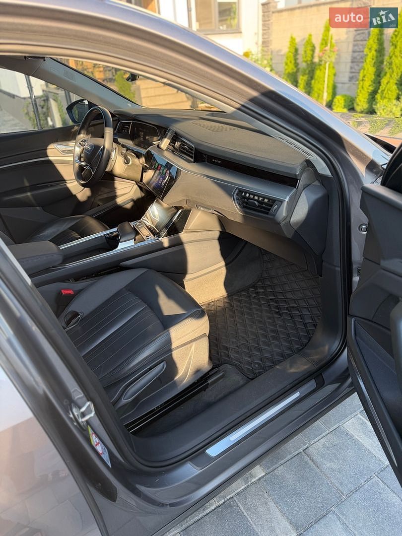 Audi e-tron 2019 VIN WAUZZZGE2KB017664 фото оголошення 27 з 31