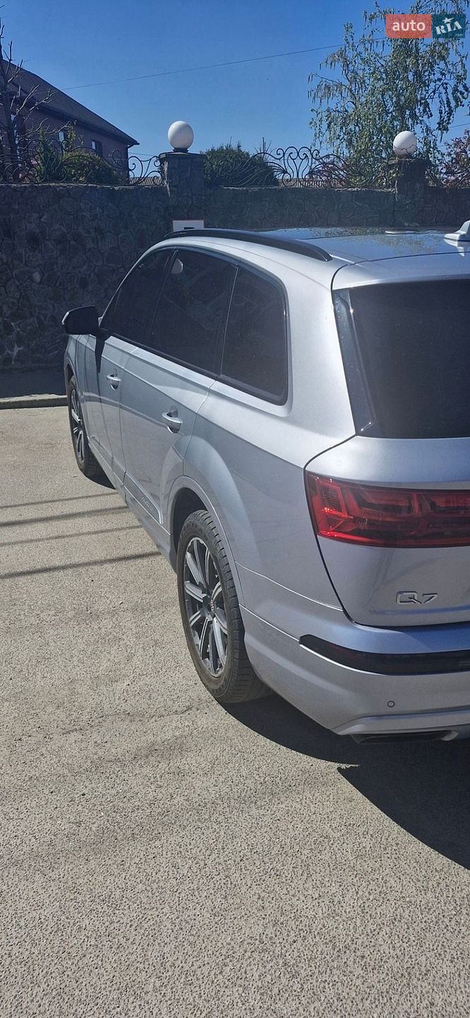 Audi Q7 2016 VIN WA1LAAF77HD007403 фото оголошення 10 з 35