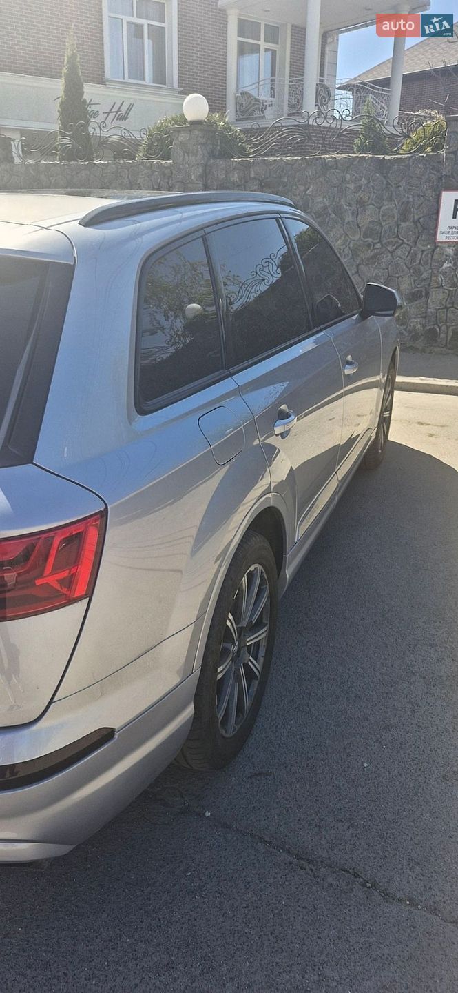 Audi Q7 2016 VIN WA1LAAF77HD007403 фото оголошення 12 з 35