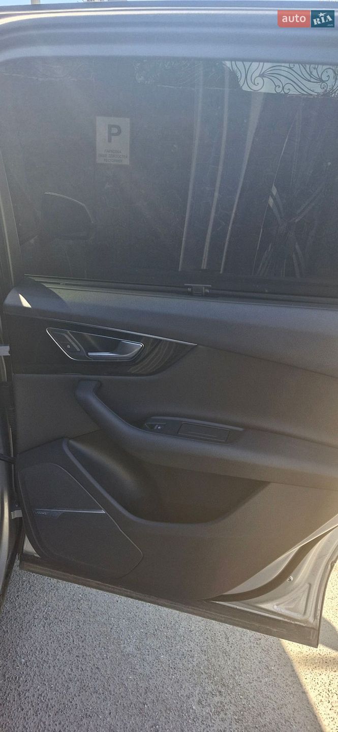 Audi Q7 2016 VIN WA1LAAF77HD007403 фото оголошення 31 з 35
