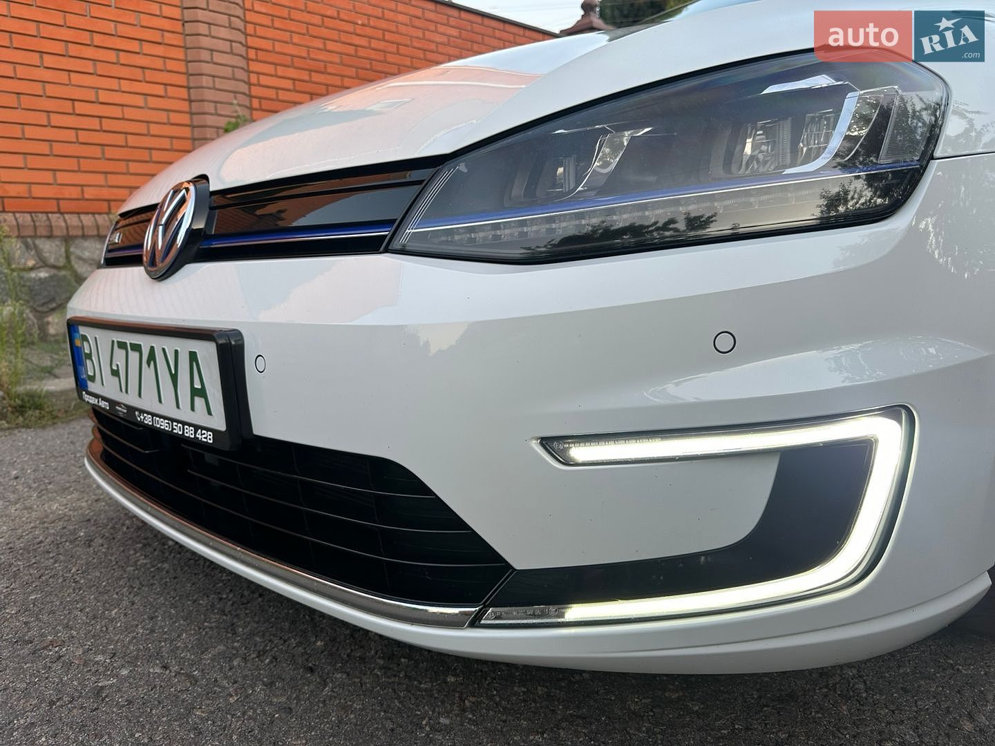 Volkswagen e-Golf 2014 VIN WVWZZZAUZFW901207 фото оголошення 16 з 25