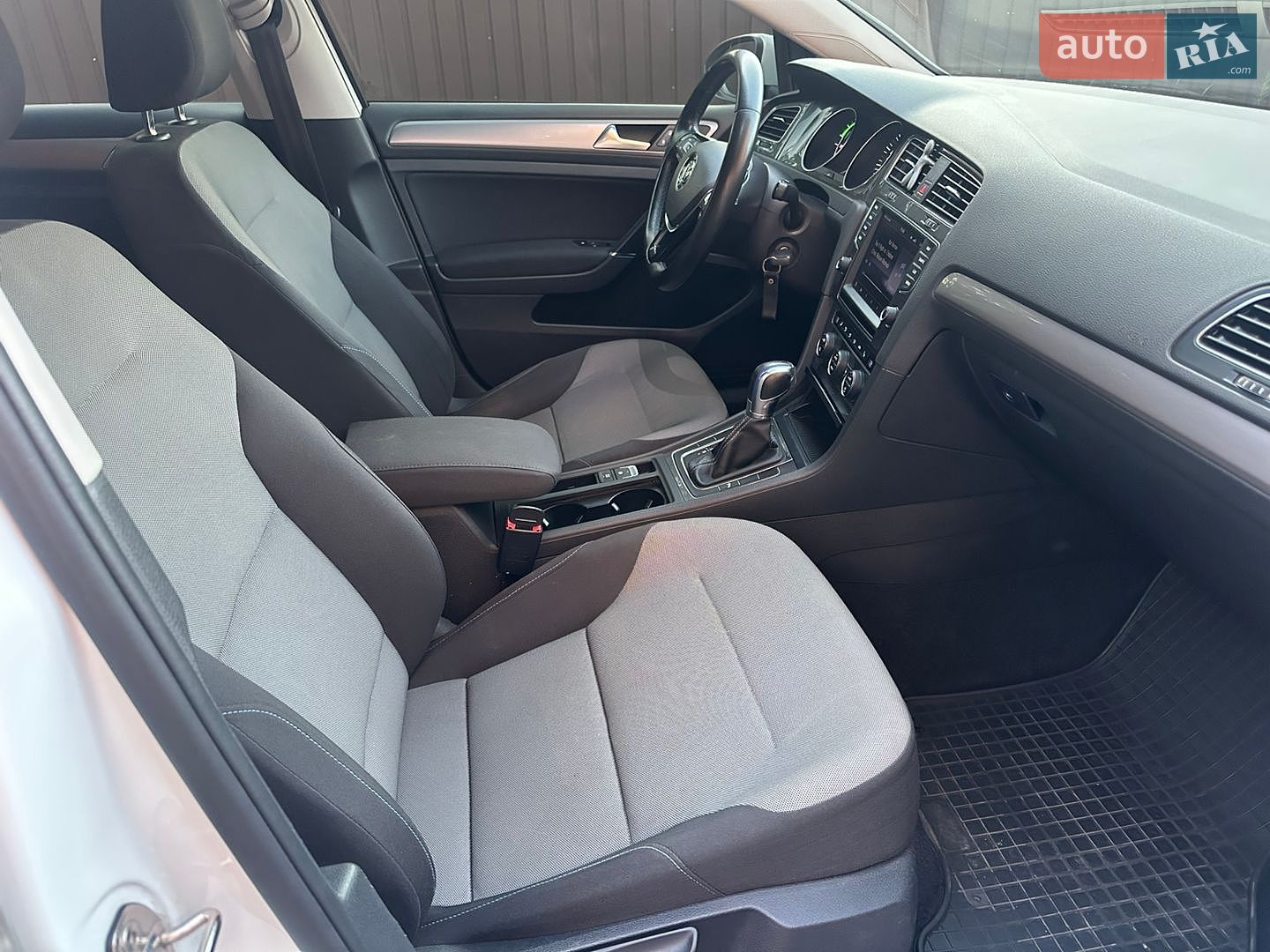 Volkswagen e-Golf 2014 VIN WVWZZZAUZFW901207 фото оголошення 17 з 25
