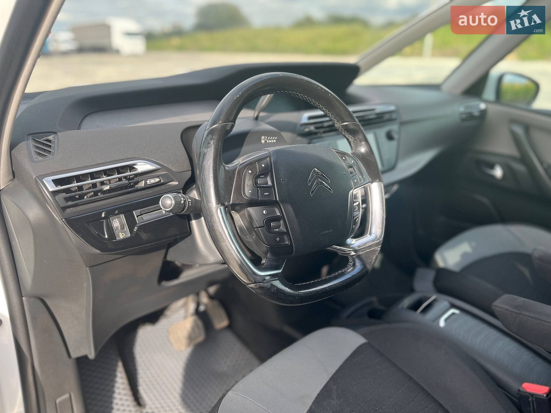 Citroen C4 Picasso 2015 VIN VF73DBHZTFJ732486 фото оголошення 16 з 47
