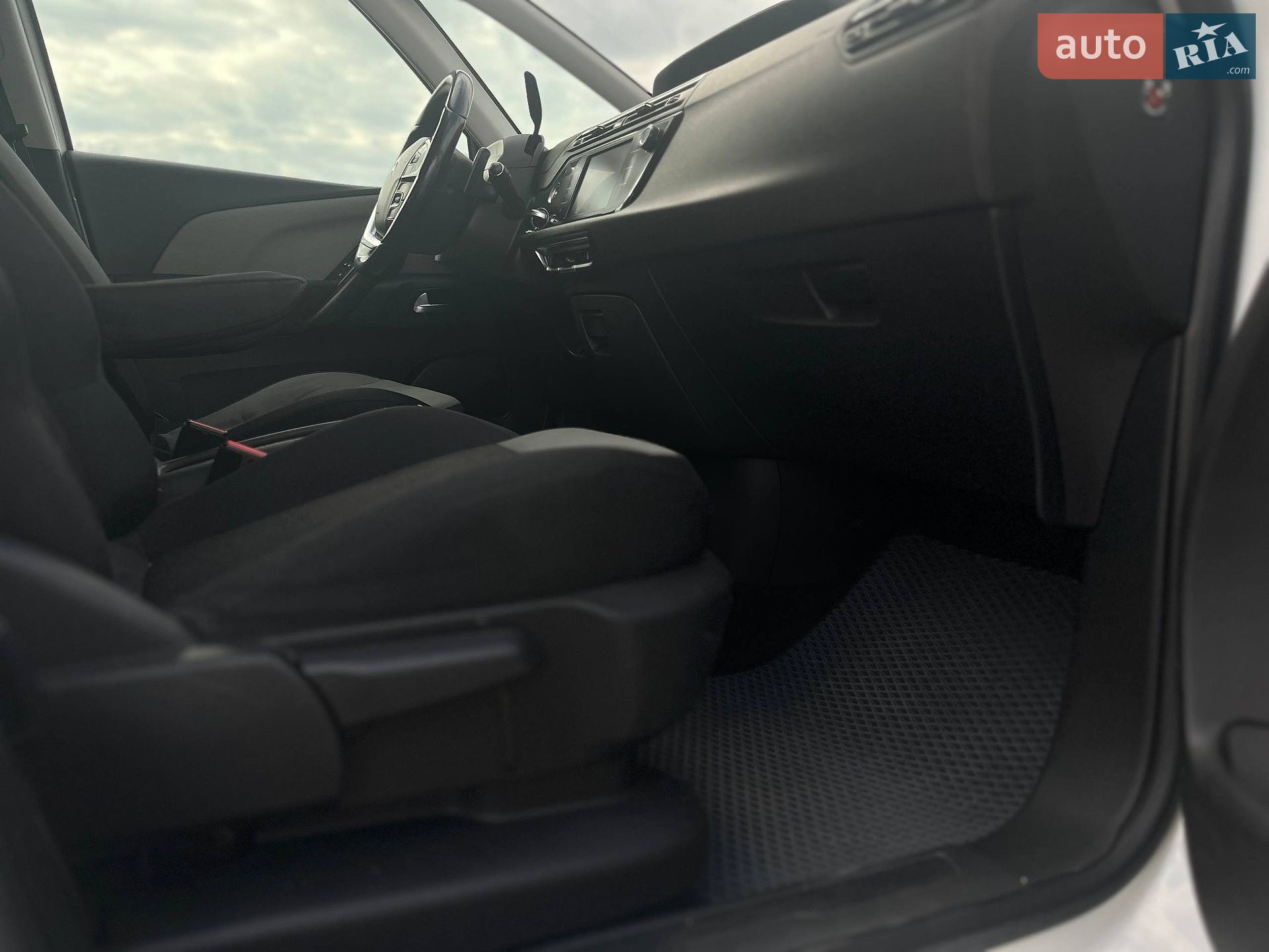 Citroen C4 Picasso 2015 VIN VF73DBHZTFJ732486 фото оголошення 25 з 47