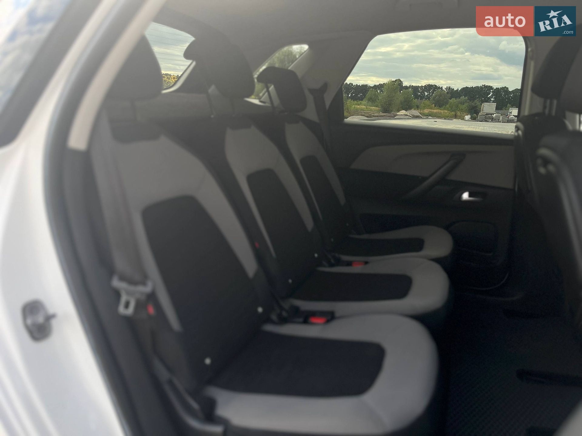 Citroen C4 Picasso 2015 VIN VF73DBHZTFJ732486 фото оголошення 24 з 47