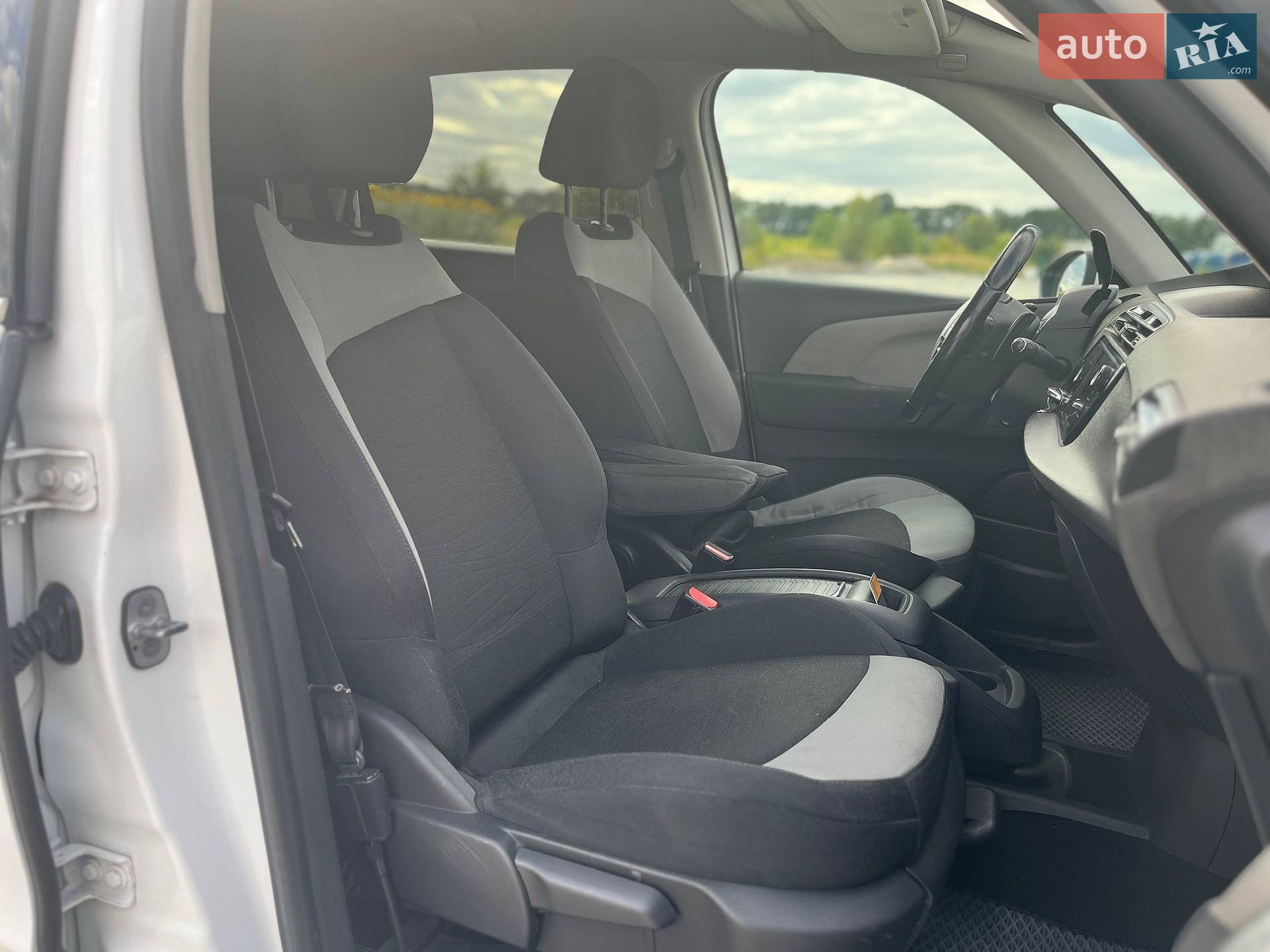 Citroen C4 Picasso 2015 VIN VF73DBHZTFJ732486 фото оголошення 28 з 47