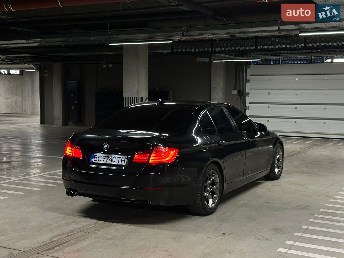 BMW 5 Series 2012 VIN WBAFW11000DY51413 фото оголошення 4 з 26
