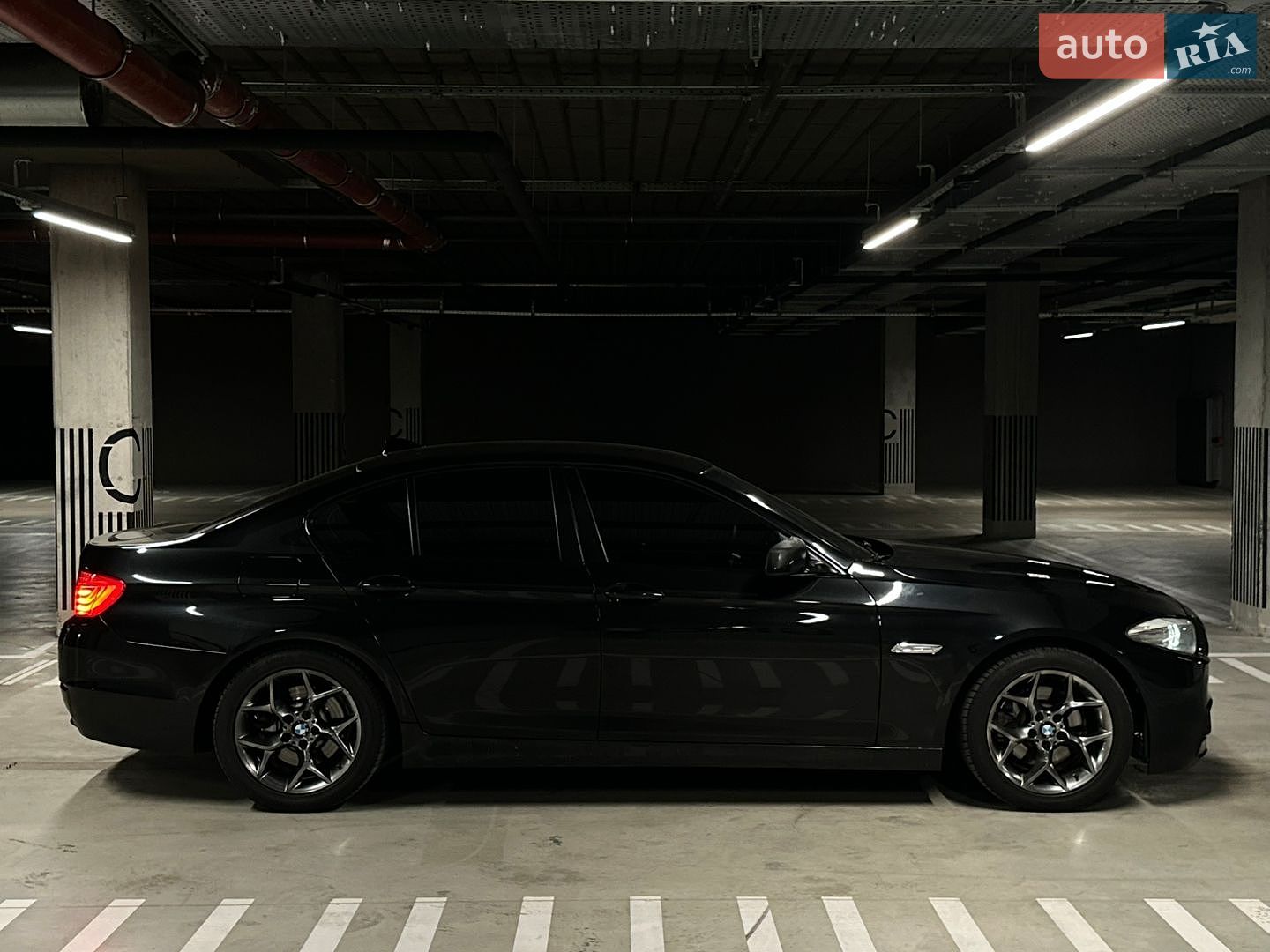BMW 5 Series 2012 VIN WBAFW11000DY51413 фото оголошення 3 з 26