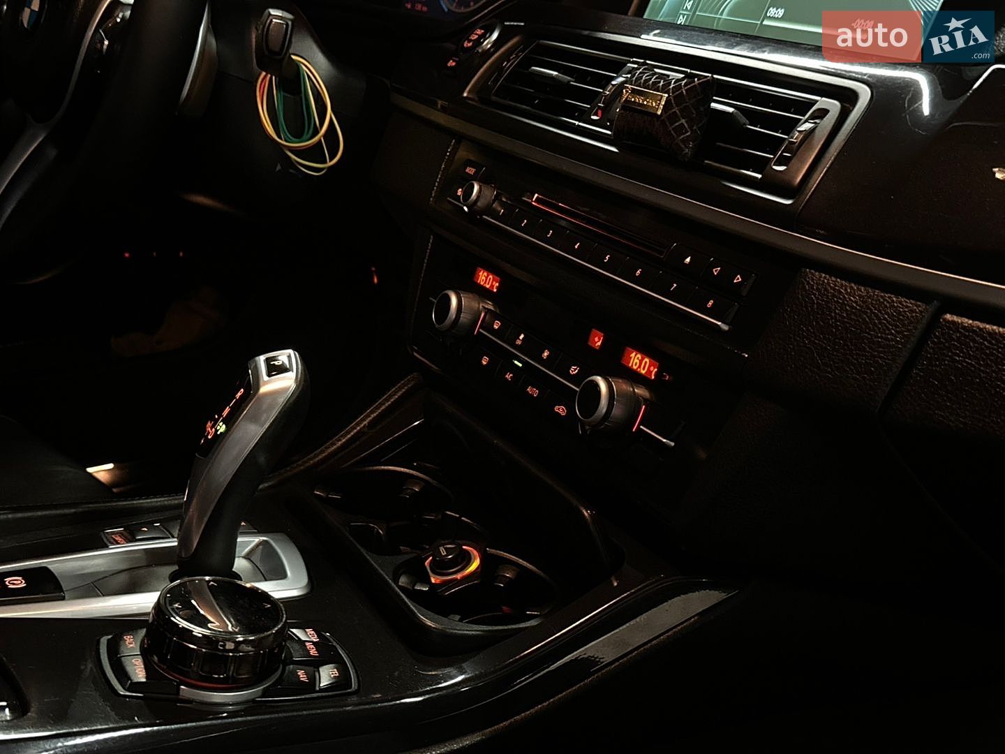 BMW 5 Series 2012 VIN WBAFW11000DY51413 фото оголошення 13 з 26