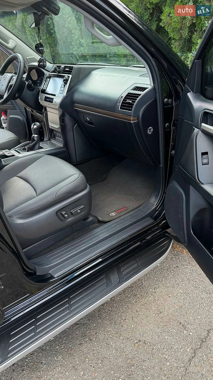 Toyota Land Cruiser Prado 2020 VIN JTEBU3FJ00K191904 фото оголошення 21 з 32