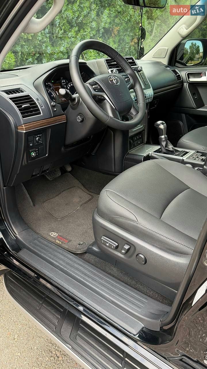 Toyota Land Cruiser Prado 2020 VIN JTEBU3FJ00K191904 фото оголошення 20 з 32