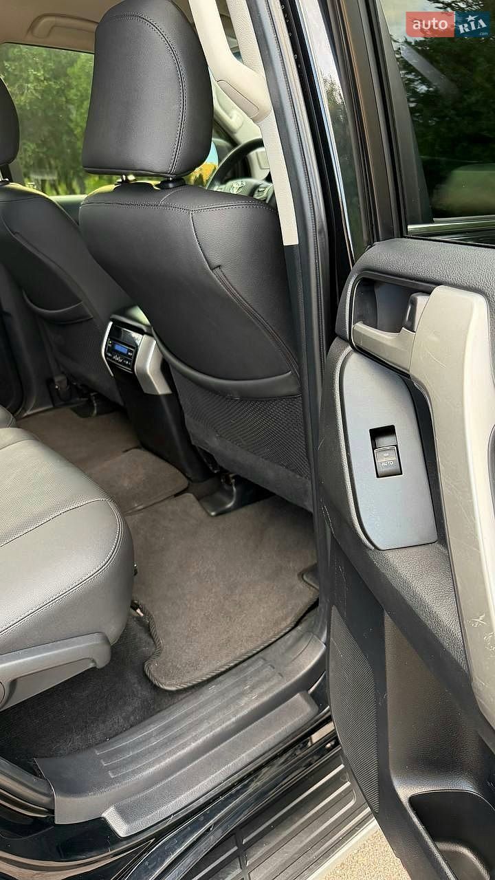 Toyota Land Cruiser Prado 2020 VIN JTEBU3FJ00K191904 фото оголошення 23 з 32