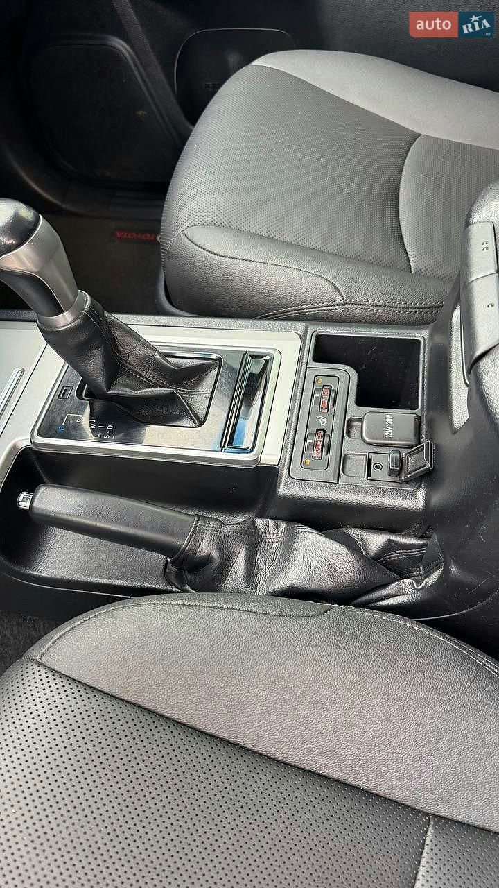 Toyota Land Cruiser Prado 2020 VIN JTEBU3FJ00K191904 фото оголошення 24 з 32