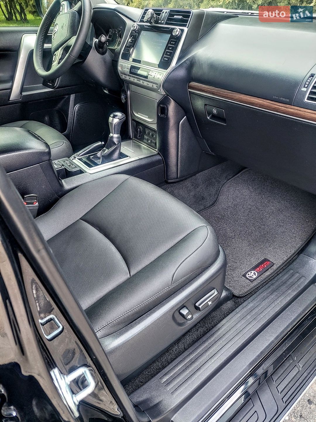 Toyota Land Cruiser Prado 2020 VIN JTEBU3FJ00K191904 фото оголошення 27 з 32