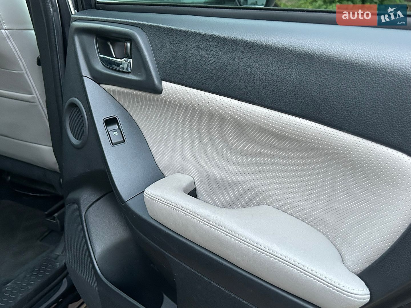 Subaru Forester 2015 VIN JF2SJAXC4GH494324 фото оголошення 41 з 57