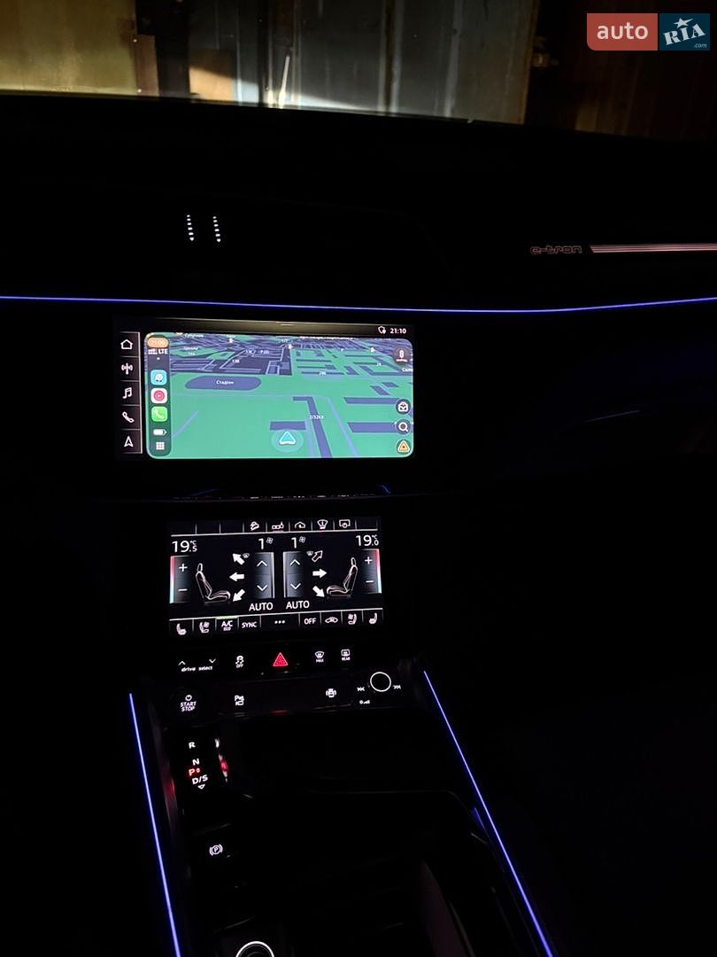 Audi e-tron 2019 VIN WA1VAAGE8KB010044 фото оголошення 40 з 43