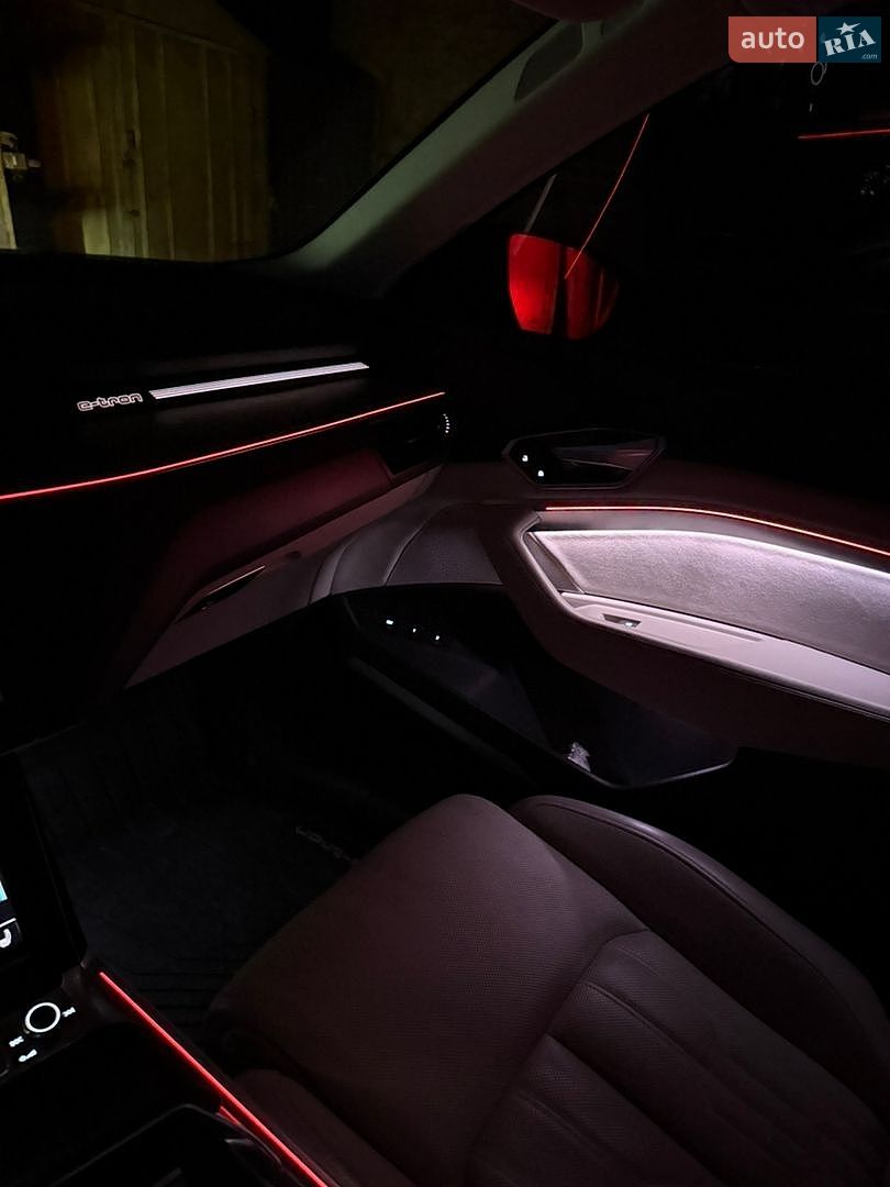 Audi e-tron 2019 VIN WA1VAAGE8KB010044 фото оголошення 42 з 43