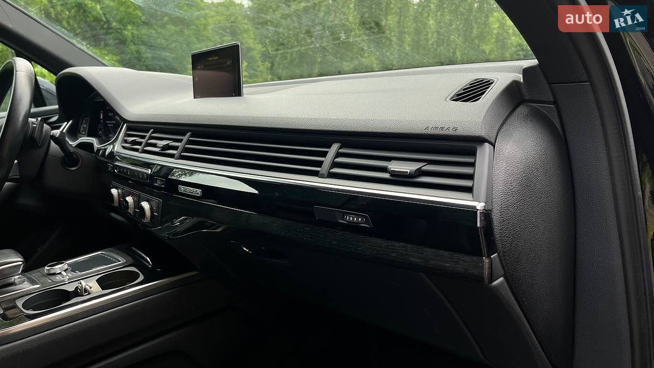 Audi Q7 2017 VIN WA1LAAF71HD059643 фото оголошення 27 з 53