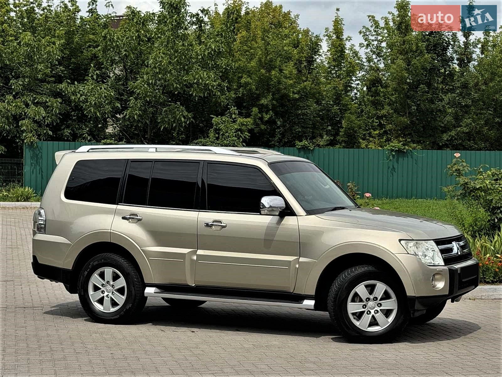 Mitsubishi Pajero Wagon 2009 VIN JMBLYV97W8J003568 фото оголошення 2 з 11