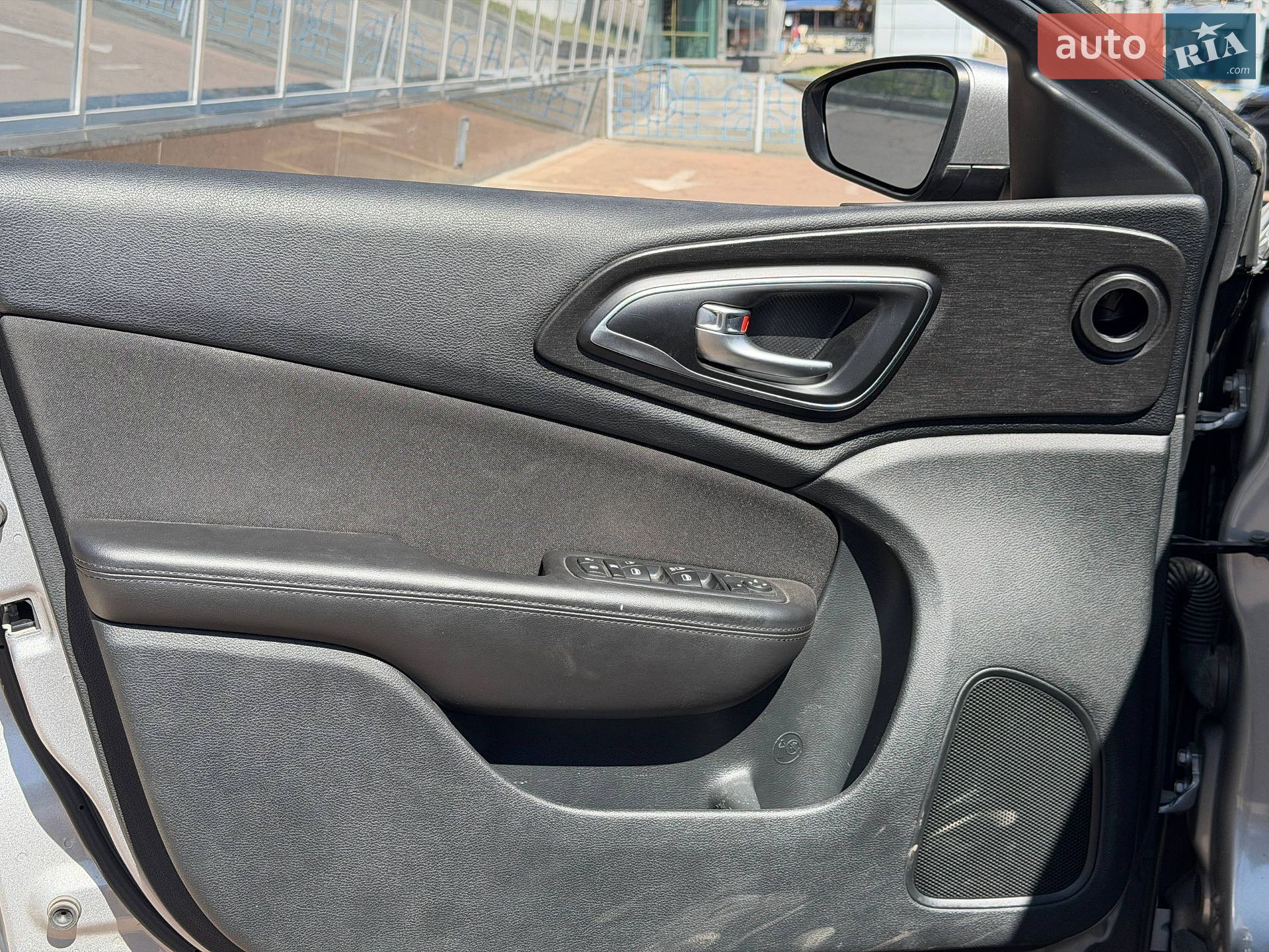 Chrysler 200 2016 VIN 1C3CCCFB2HN501599 фото оголошення 10 з 24