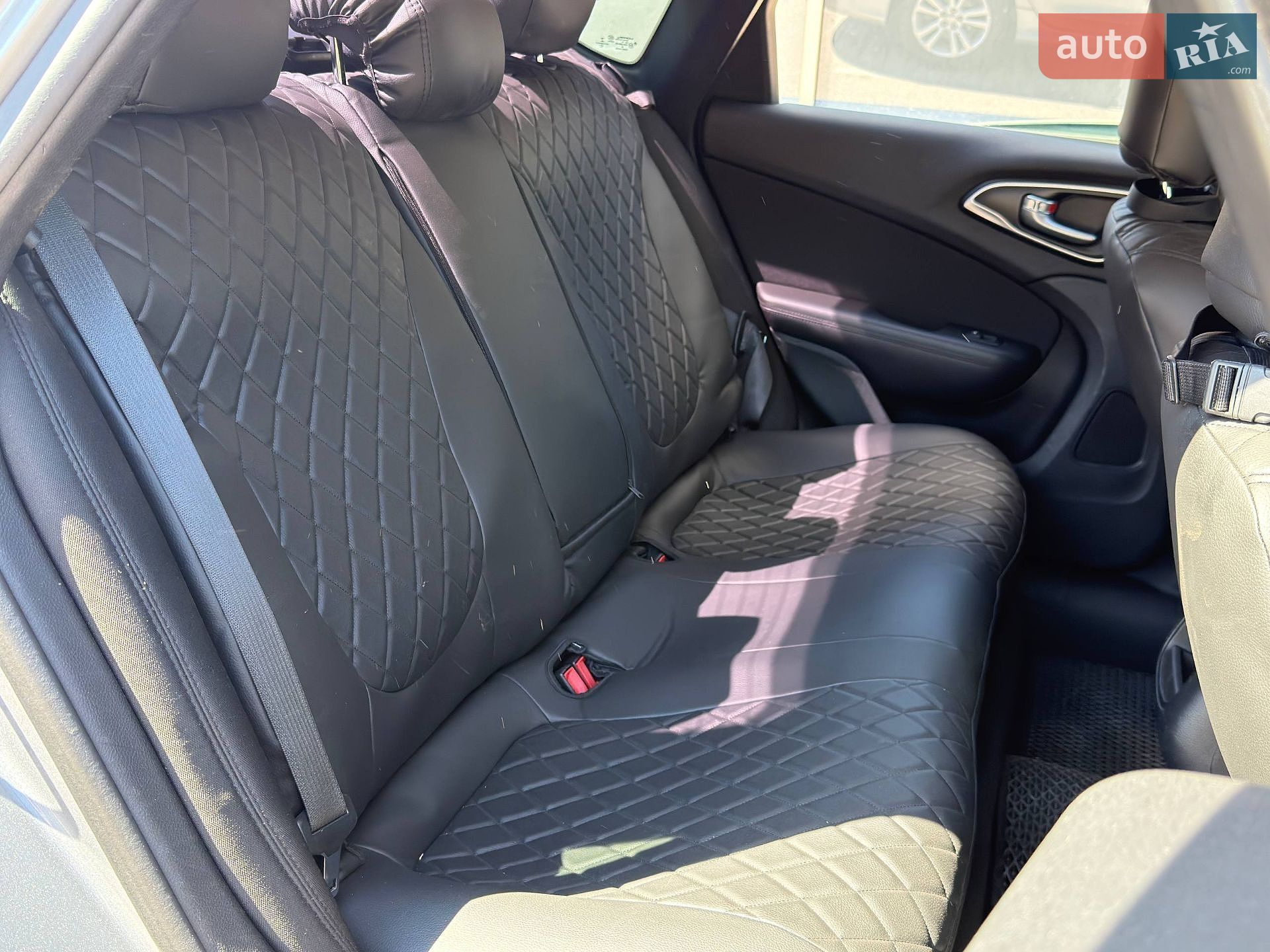 Chrysler 200 2016 VIN 1C3CCCFB2HN501599 фото оголошення 16 з 24