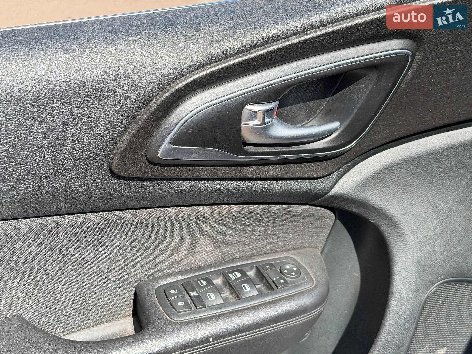 Chrysler 200 2016 VIN 1C3CCCFB2HN501599 фото оголошення 11 з 24