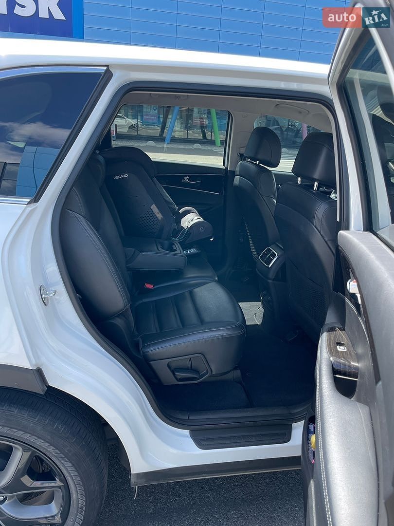 Kia Sorento 2018 VIN 5XYPG4A58KG469443 фото оголошення 9 з 21