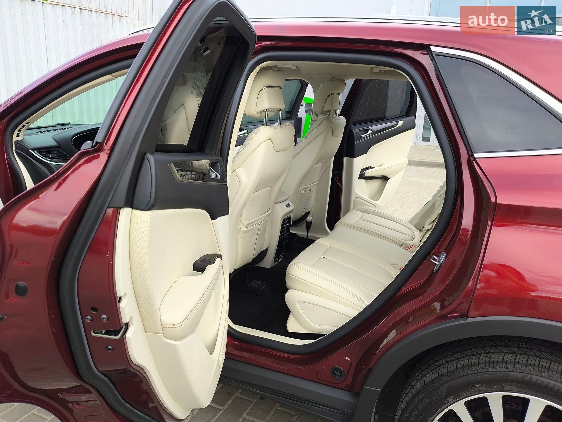 Lincoln MKC 2018 VIN 5LMTJ4DH4KUL03854 фото оголошення 13 з 27