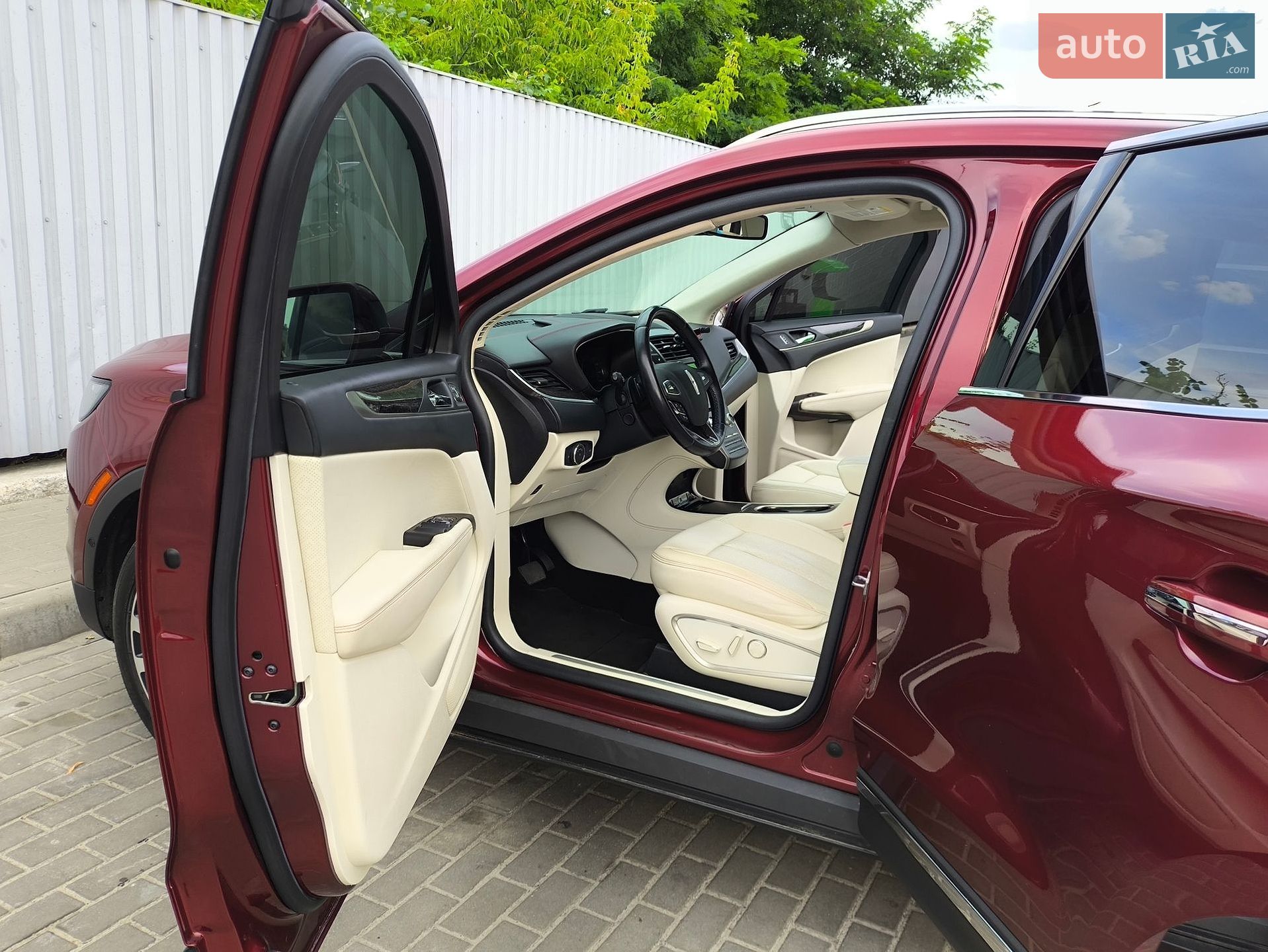 Lincoln MKC 2018 VIN 5LMTJ4DH4KUL03854 фото оголошення 5 з 27