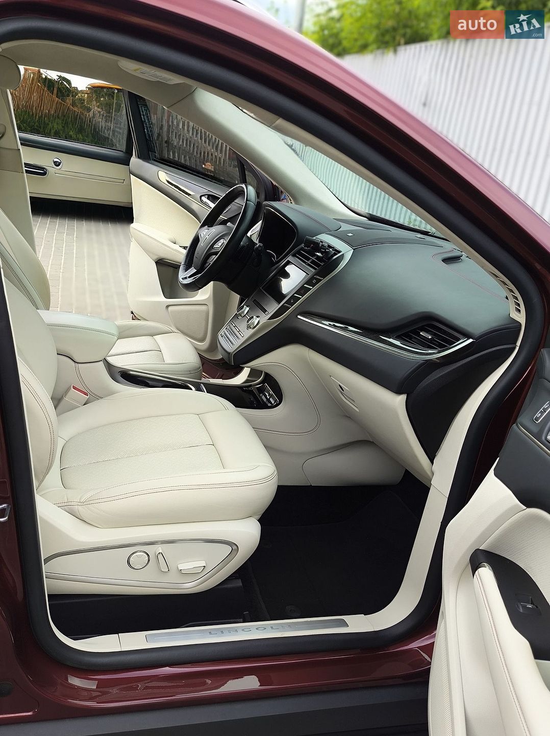 Lincoln MKC 2018 VIN 5LMTJ4DH4KUL03854 фото оголошення 6 з 27