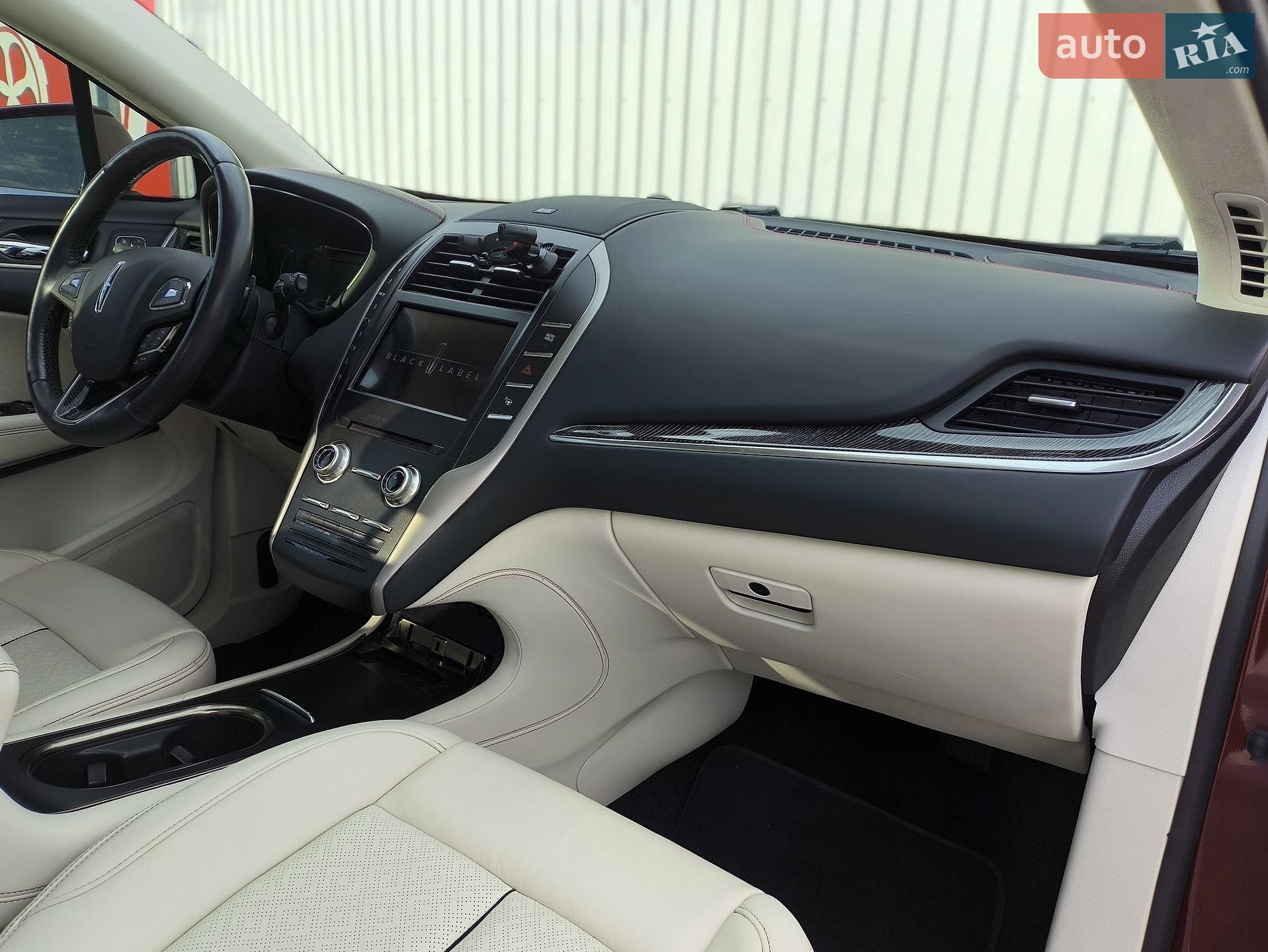 Lincoln MKC 2018 VIN 5LMTJ4DH4KUL03854 фото оголошення 7 з 27