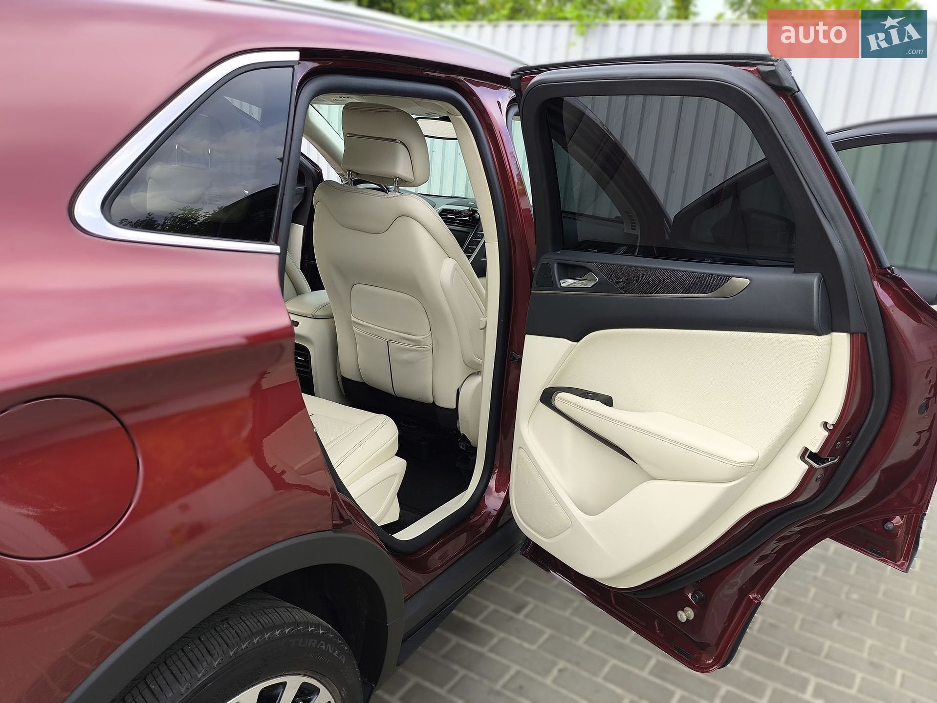 Lincoln MKC 2018 VIN 5LMTJ4DH4KUL03854 фото оголошення 14 з 27