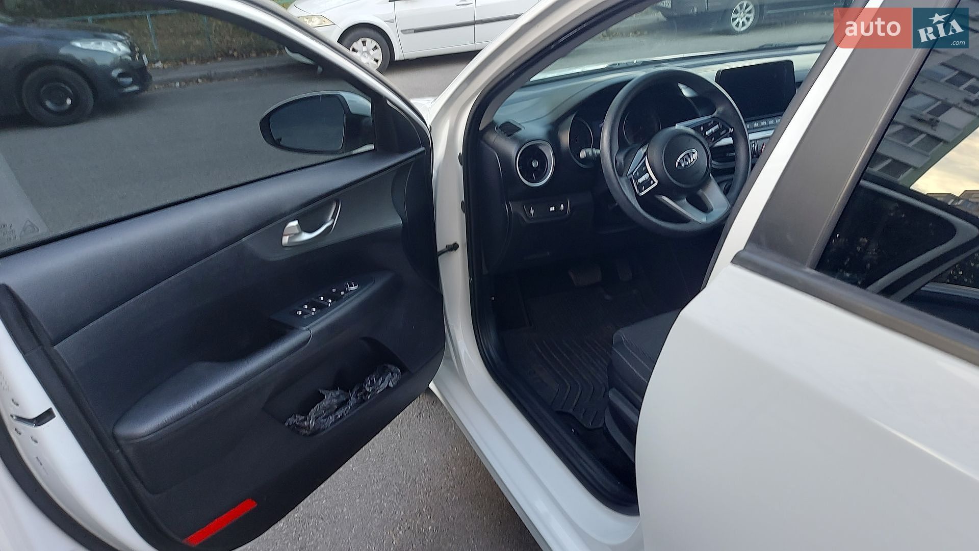 Kia Forte 2020 VIN 3KPF24AD2LE241454 фото оголошення 16 з 21