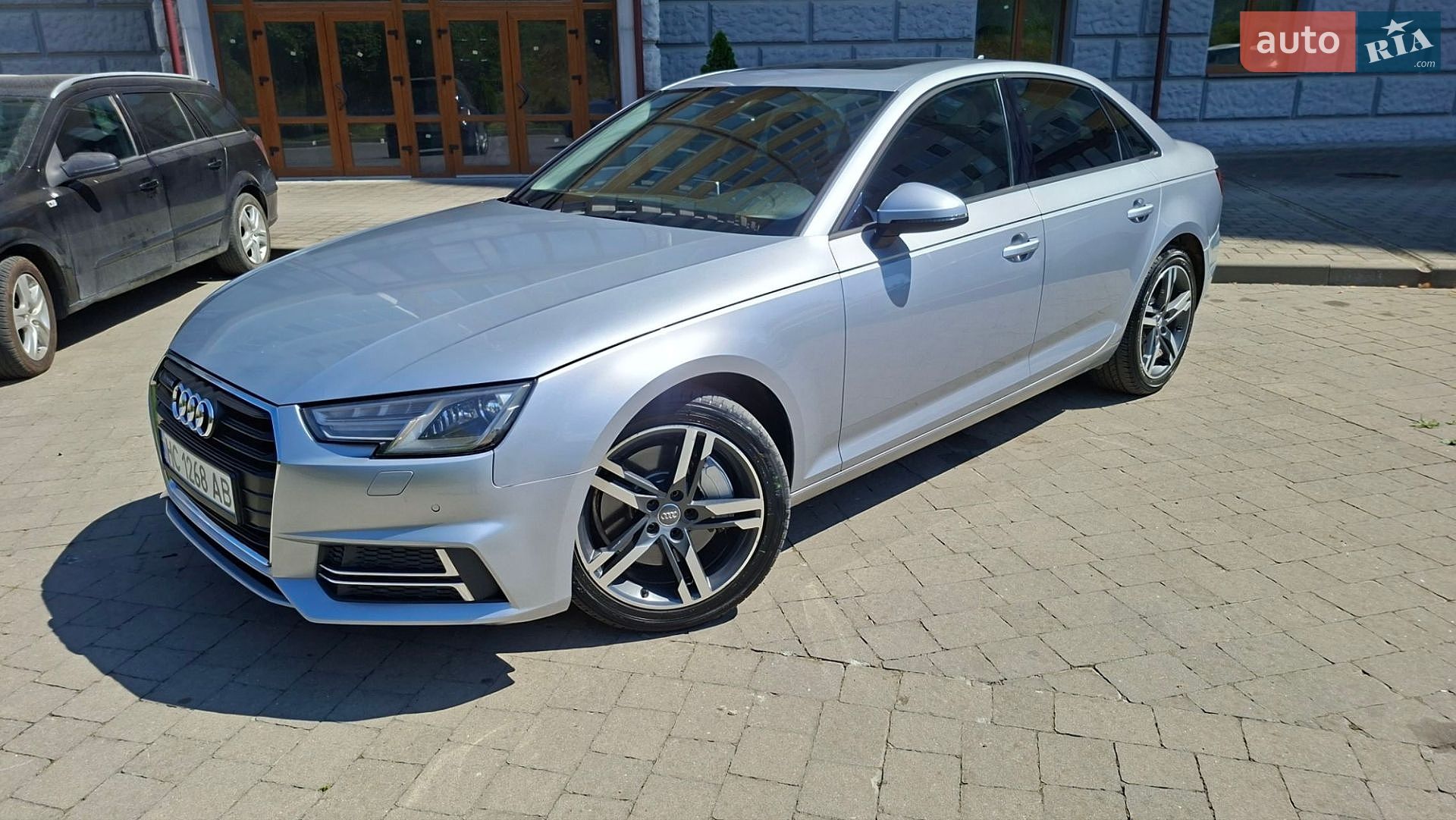 Audi A4 2016 VIN WAUANAF48HN020661 фото оголошення 2 з 19
