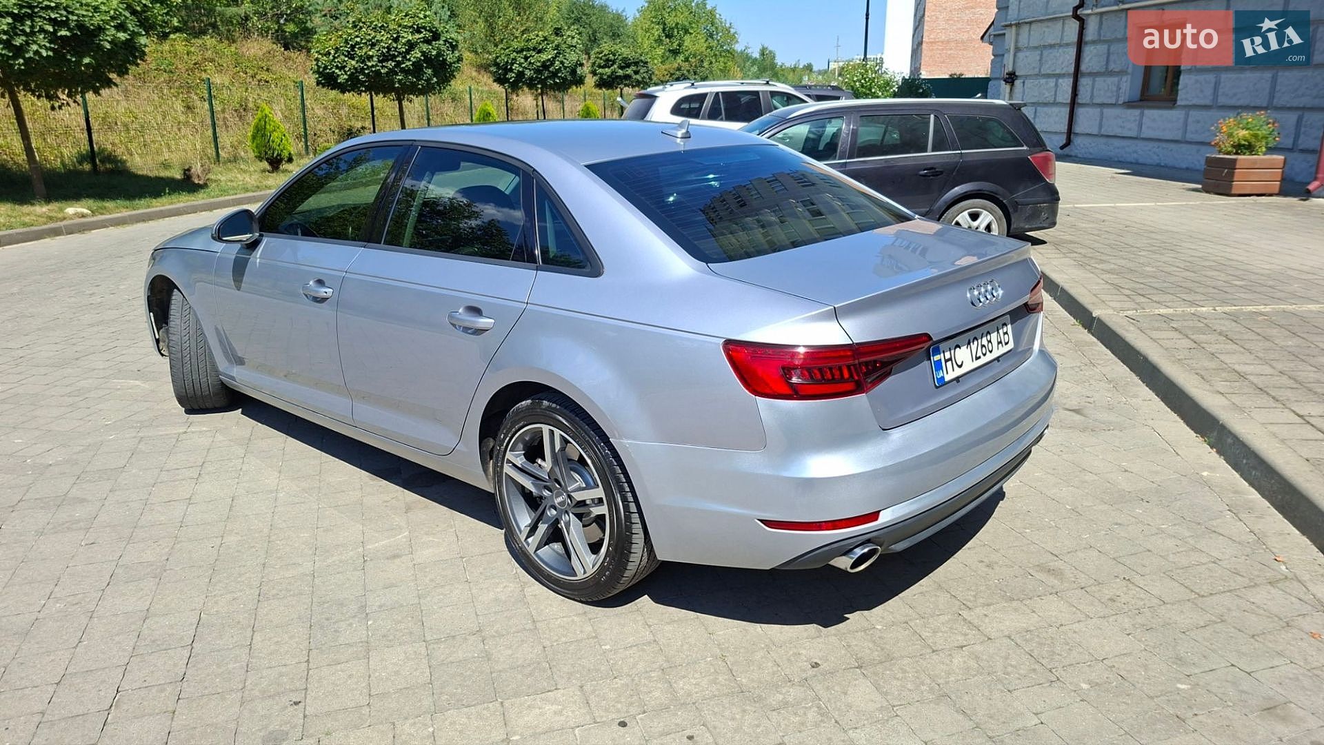 Audi A4 2016 VIN WAUANAF48HN020661 фото оголошення 3 з 19