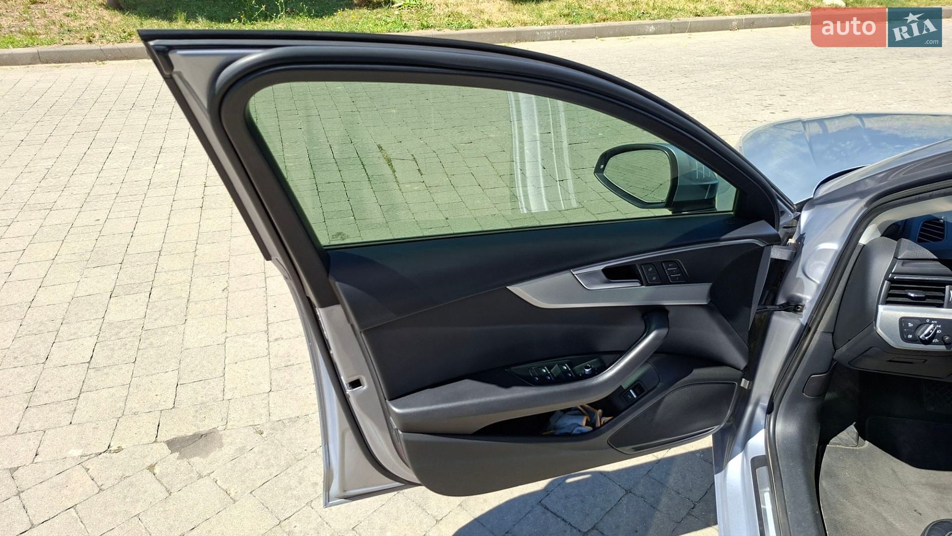 Audi A4 2016 VIN WAUANAF48HN020661 фото оголошення 17 з 19