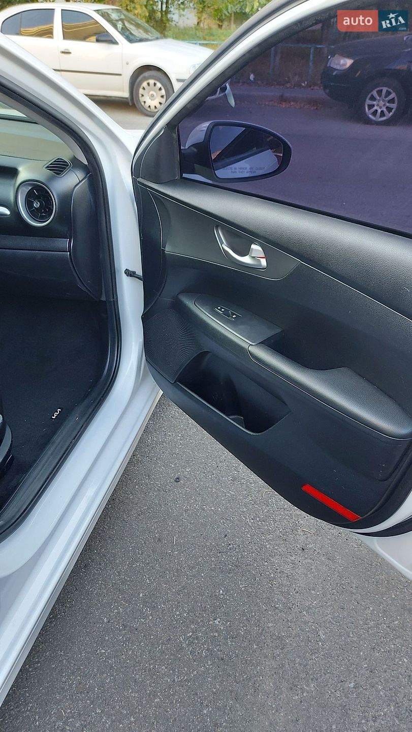 Kia Forte 2020 VIN 3KPF24AD2LE241454 фото оголошення 19 з 21