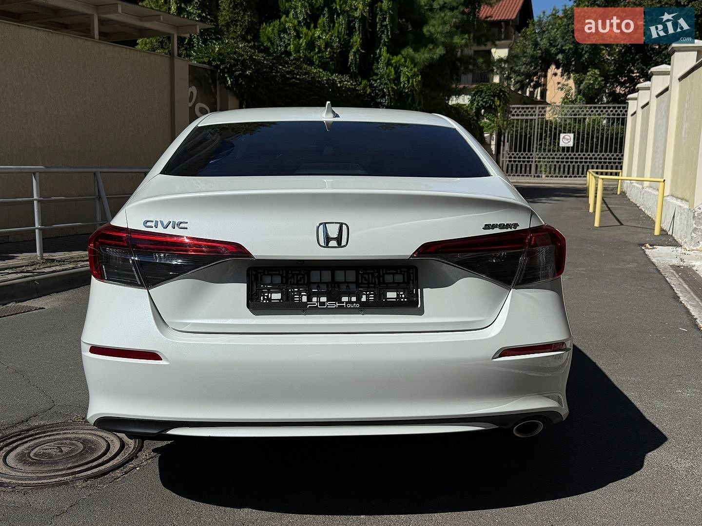 Honda Civic 2024 VIN 2HGFE2F57RH585311 фото оголошення 8 з 22