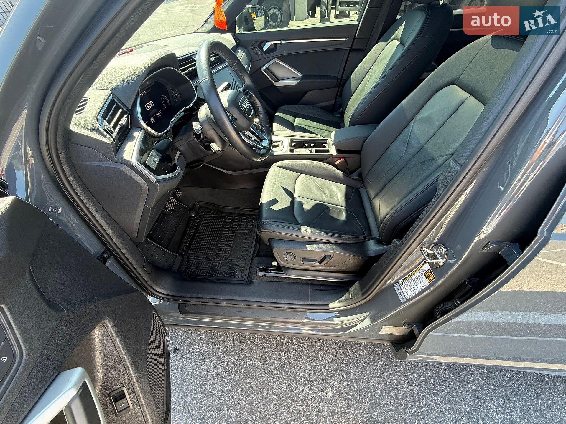 Audi Q3 2019 VIN WA1BECF36K1085785 фото оголошення 17 з 35
