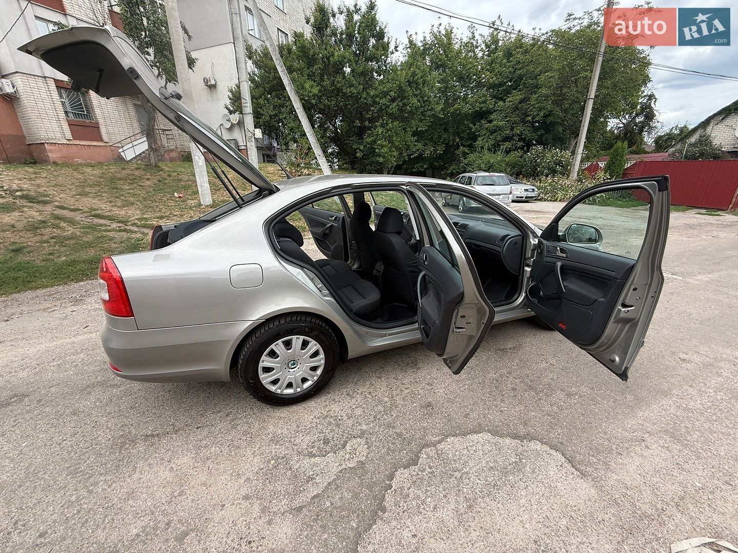 Skoda Octavia 2011 VIN TMBDA61ZXB2143950 фото оголошення 26 з 70