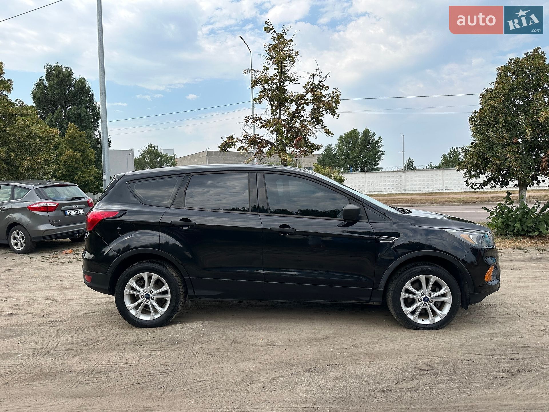 Ford Escape 2019 VIN 1FMCU0F78KUC19656 фото оголошення 4 з 13