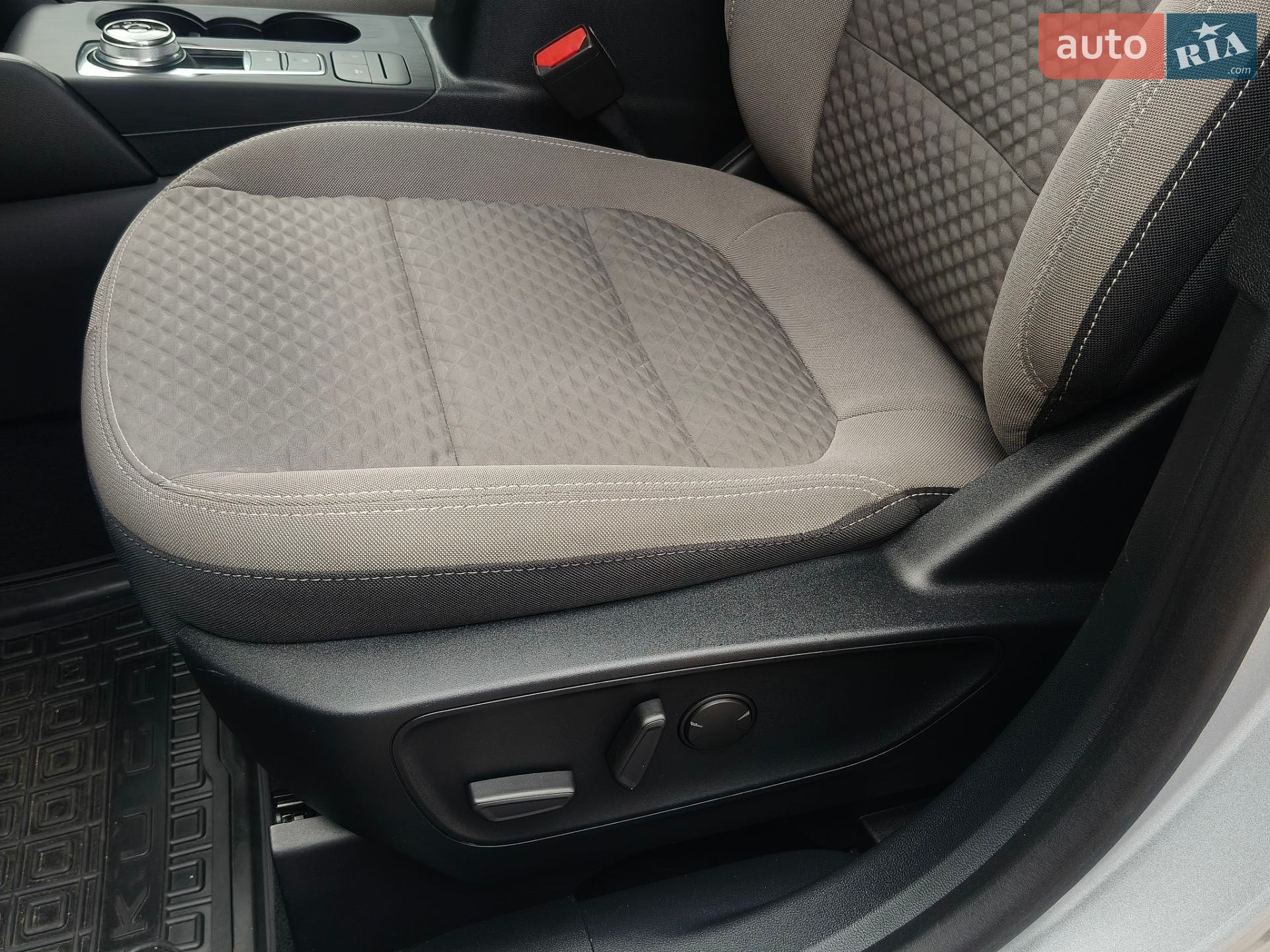 Ford Escape 2020 VIN 1FMCU9G68LUC38722 фото оголошення 23 з 61