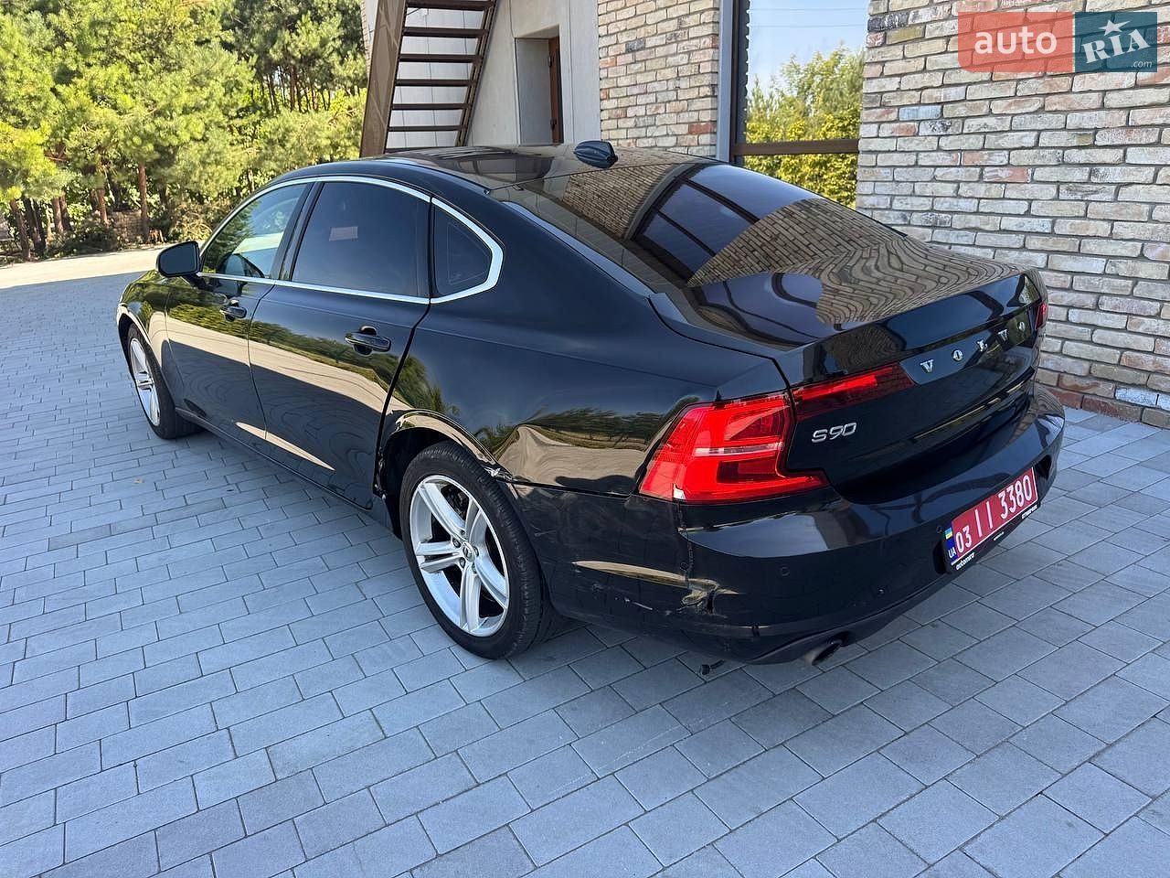 Volvo S90 2017 VIN LVY982AK8JP017920 фото оголошення 3 з 31