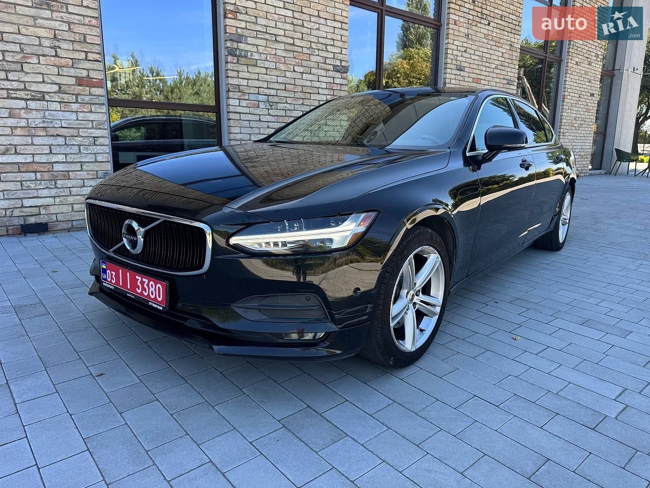 Volvo S90 2017 VIN LVY982AK8JP017920 фото оголошення 2 з 31