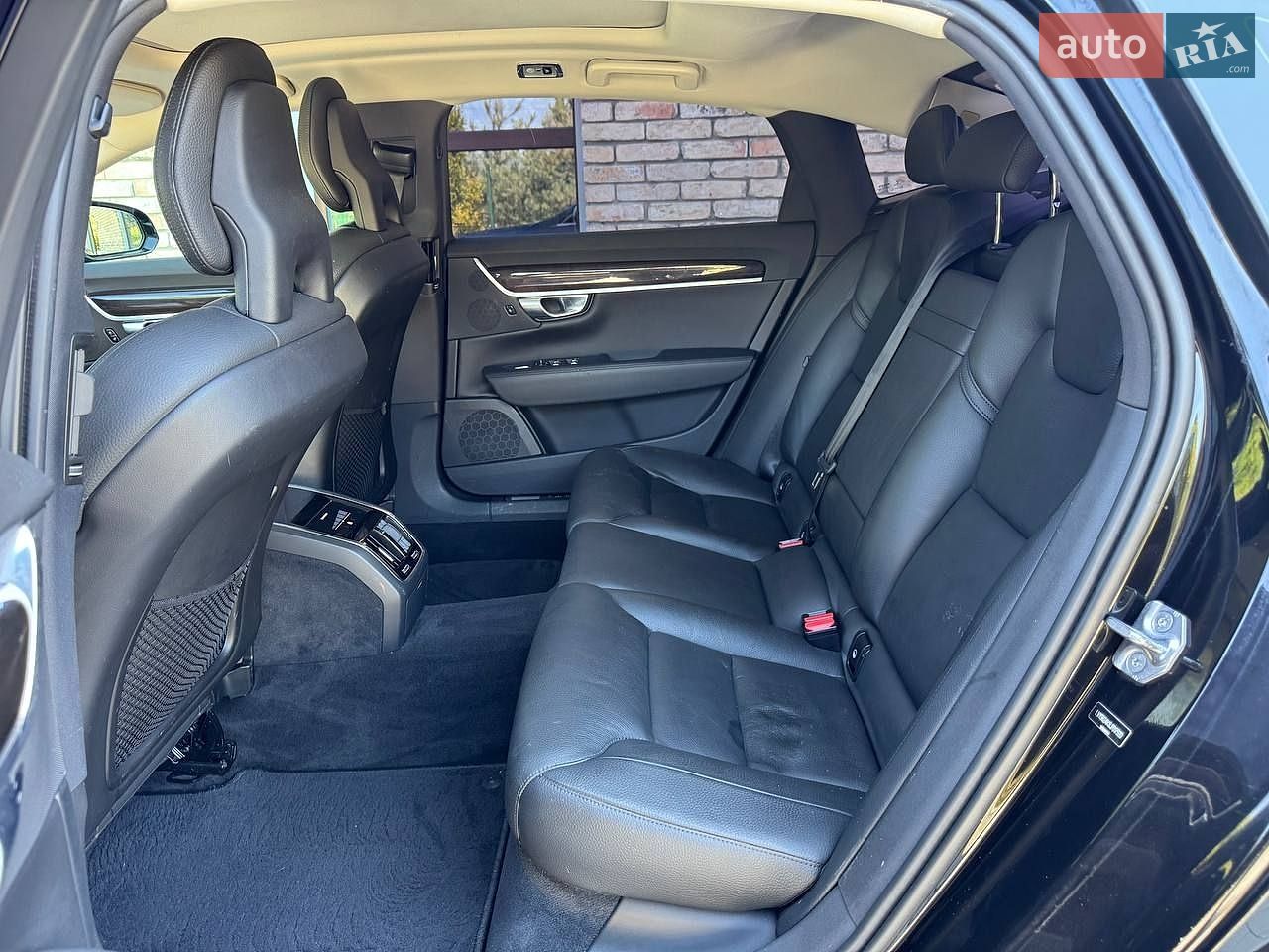 Volvo S90 2017 VIN LVY982AK8JP017920 фото оголошення 11 з 31