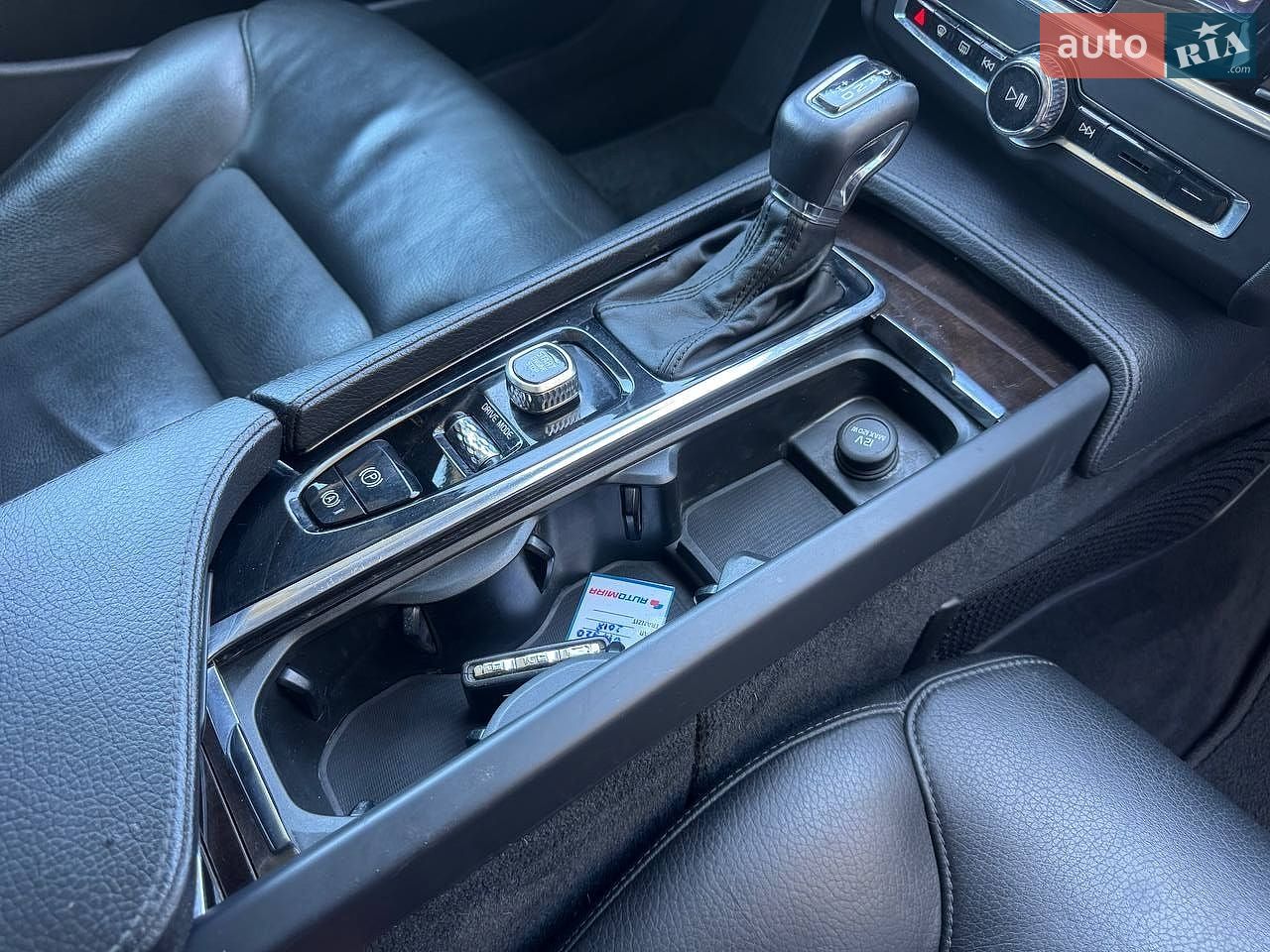 Volvo S90 2017 VIN LVY982AK8JP017920 фото оголошення 18 з 31