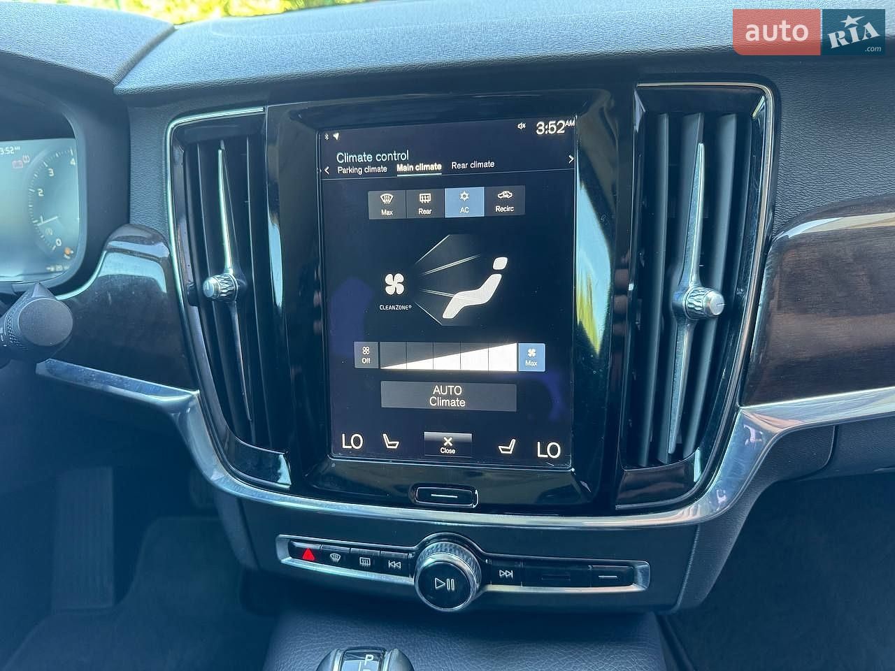 Volvo S90 2017 VIN LVY982AK8JP017920 фото оголошення 16 з 31